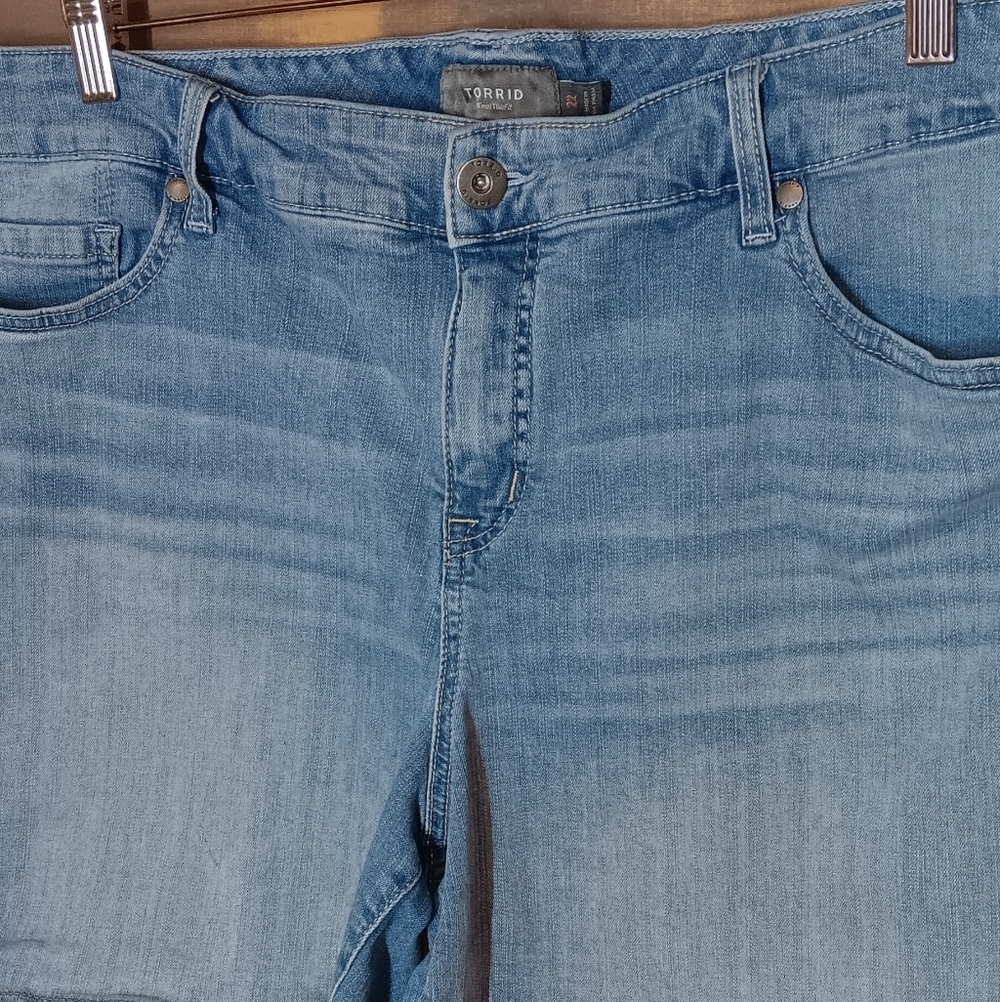 Torrid Feel The Fit  Denim Shorts 22 - Picture 2 of 5